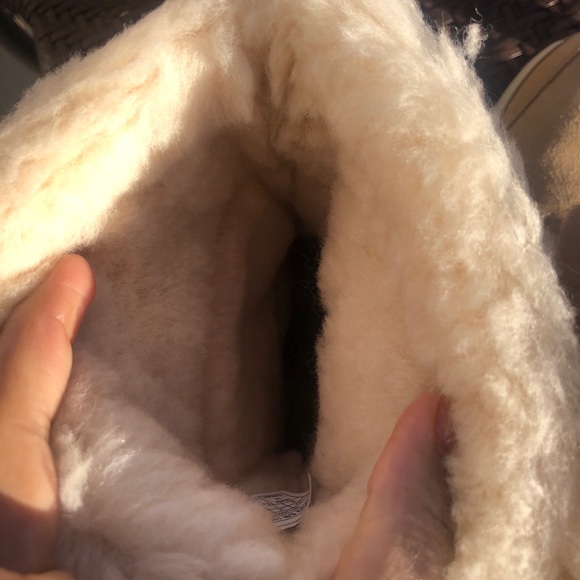 UGG fur boots. Perfect for the winter ❄️ - Picture 5 of 5